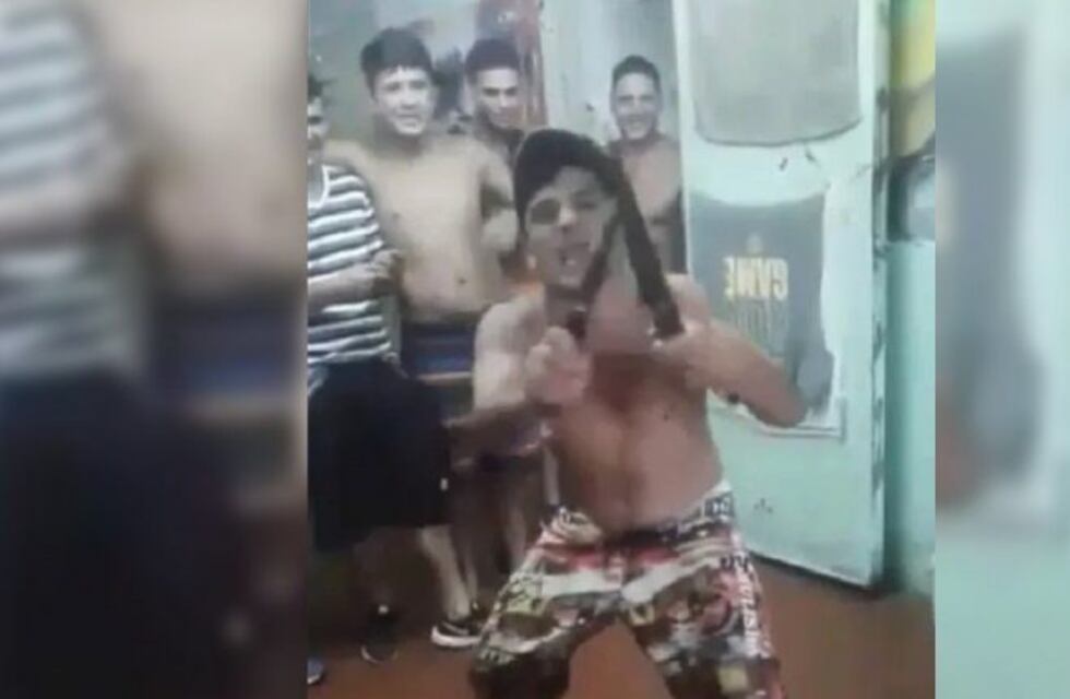 Un preso de la cárcel de Batán protagonizó un intimidante 'ritual con cuchillos