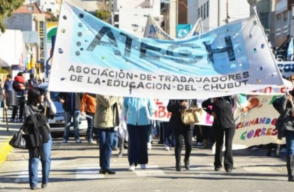 ATECh prolongará el paro docente una semana más