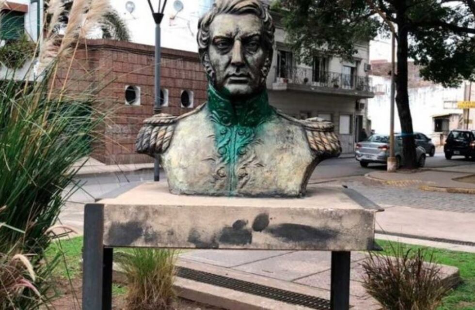 Militantes pro aborto vandalizaron monumentos históricos e iglesias en Santa Fe