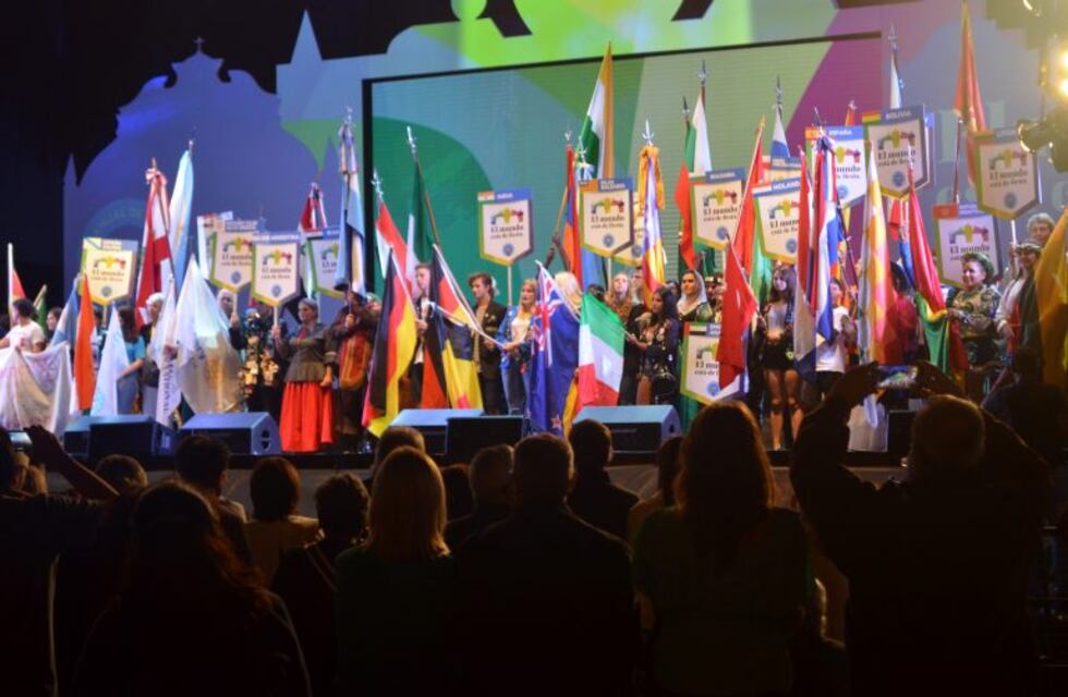 Colectividades arrancó con gran afluencia de público