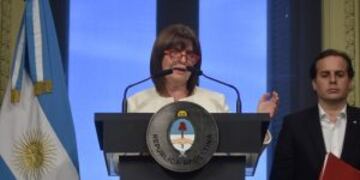 DYN23, BUENOS AIRES, 12/08/2016, LA MINISTRA DE SEGURIDAD PATRICIA BULLRICH BRINDA CONFERENCIA DE PRENSA EN CASA DE GOBIERNO. FOTO:DYN/LUCIANO THIEBERGER. buenos aires patricia bullrich nueva amenza de bomba en casa rosada ministra de seguridad conferenci