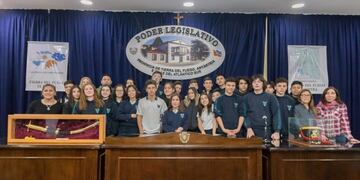 Alumnos de Calafate visitan Tierra del Fuego