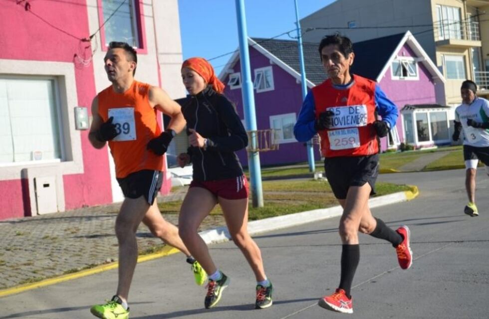 Atletismo: Pablo Ernaga y Daniela Bayerque se impusieron  en la Octava Vuelta 46to Aniversario de Tolhuin"