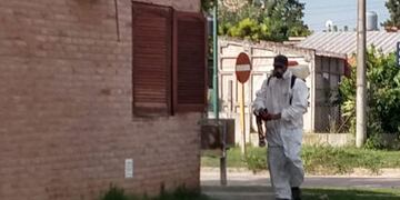 Fumigación contra el dengue\nCrédito: web