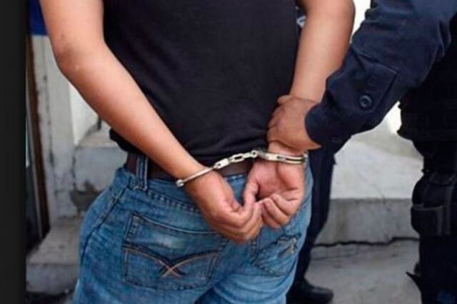 Hombre esposado\u002E