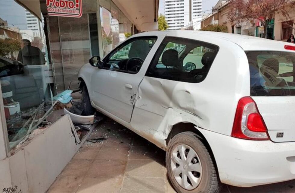 Río Cuarto: por milagro, no ocurrió una tragedia en pleno centro tras un choque