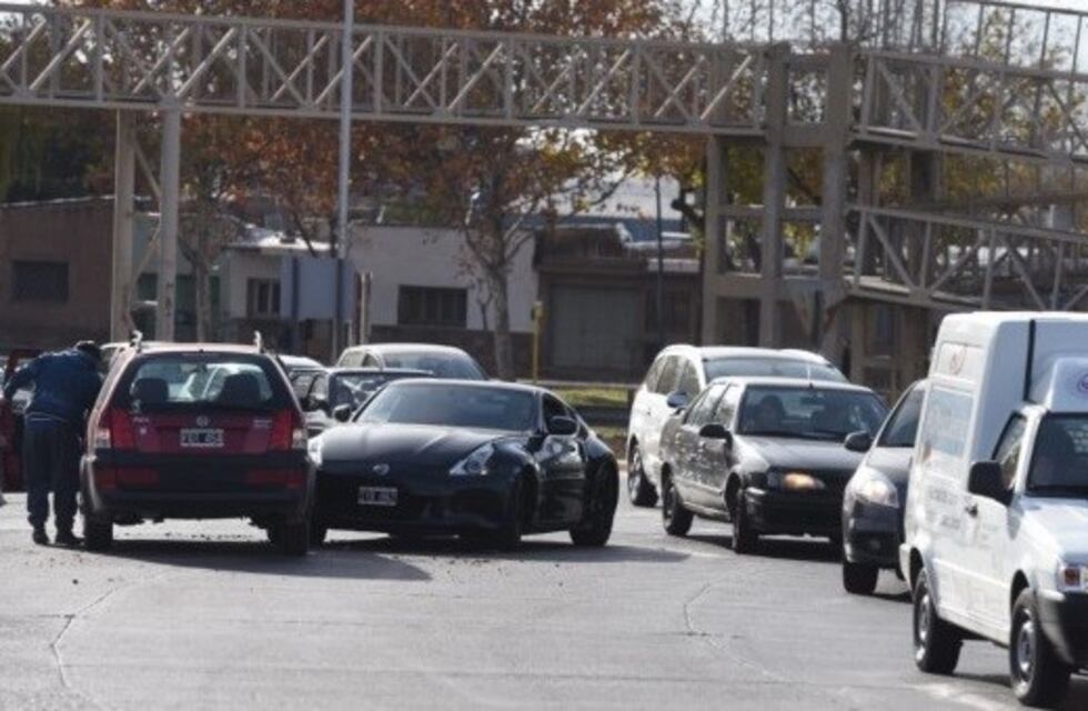Impactante choque en una de las rotondas del Corredor Oeste