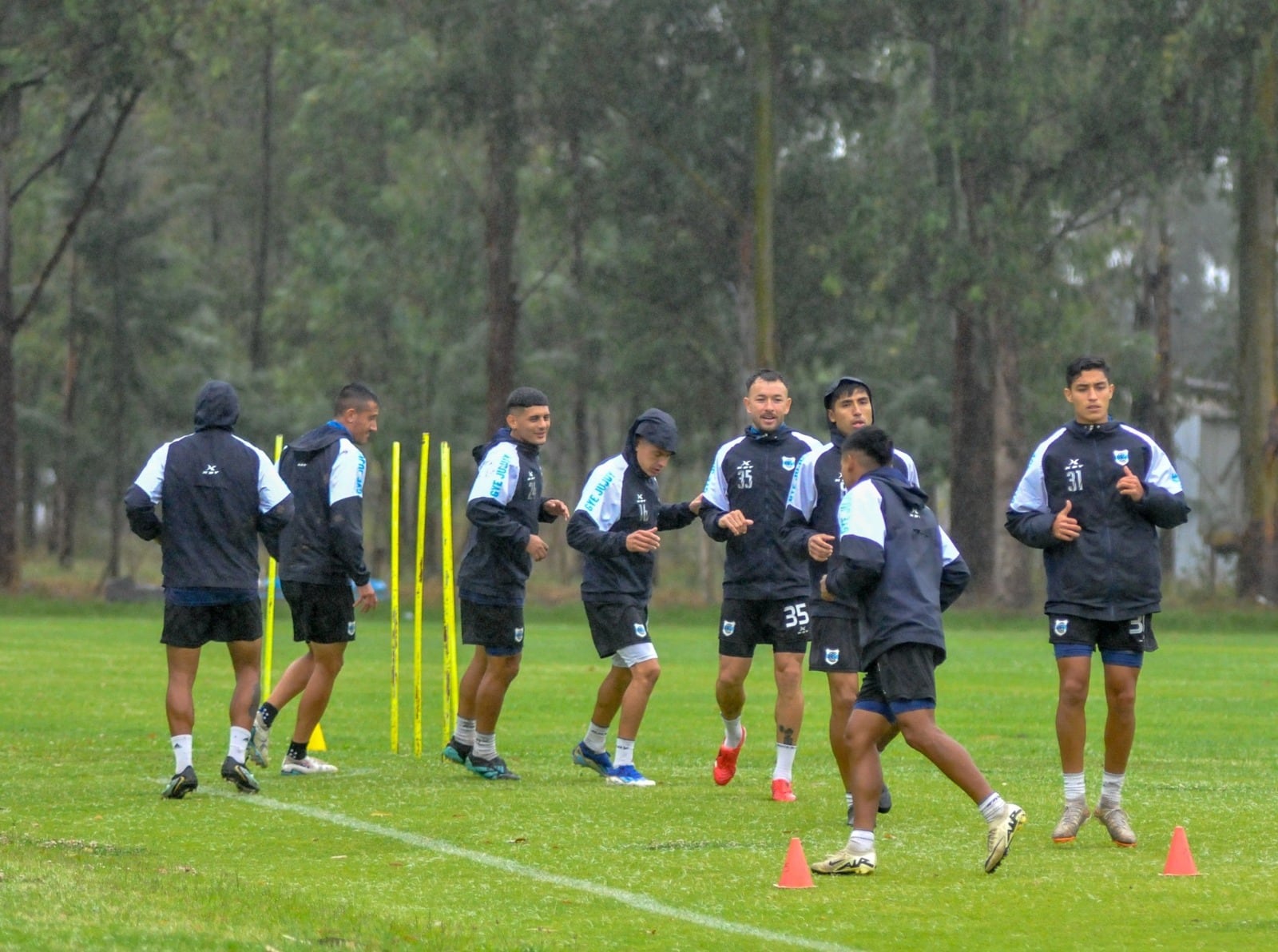 Un compromiso mayúsculo: Gimnasia y Esgrima de Jujuy recibe por la ida de los cuartos de final del Reducido a Deportivo Madryn. En la semana el trabajo de preparación fue intenso, con futbolistas recuperados que podrán estar en la formación titular.