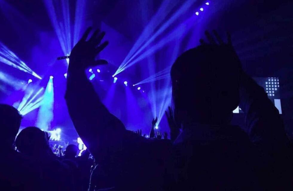 Paraná: una fiesta clandestina con DJ, carpa y baños químicos fue desarticulada por la policía