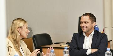 Vanesa Castillo y Germán Grané en plena reunión.