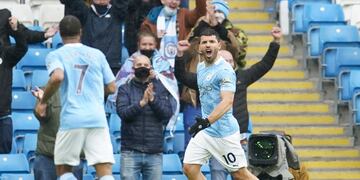 Kun Agüero marcó dos goles en su último partido de Premier League con el Manchester City.
