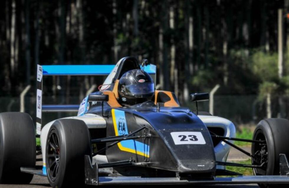 Lucas Yerobi se subió a la Formula 4