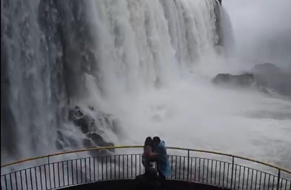 Cataratas del Iguazú en su máximo esplendor: más de dos millones de litros de agua por segundo