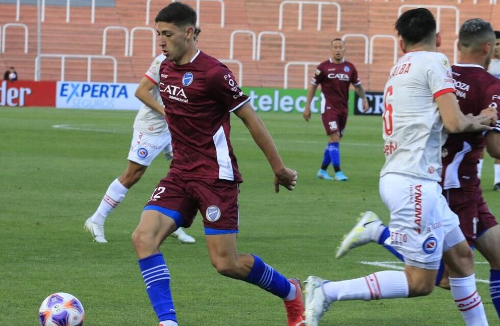 Polémico empate entre Godoy Cruz y Argentinos en un pobre 0-0, mirá las jugadas clave