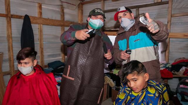 Durante el fin de semana pasado un grupo de peluqueros fueguinos llevaron adelante una jornada solidaria de corte de cabello en la ciudad