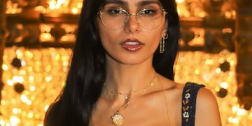 Mia Khalifa posó sin corpiño y se robó todas las miradas con un look total black al borde de la censura