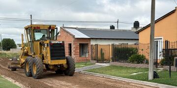 Gonzales Chaves: inicio de los trabajos de movimiento de suelo para la pavimentación de la calle Dr. Etchevers