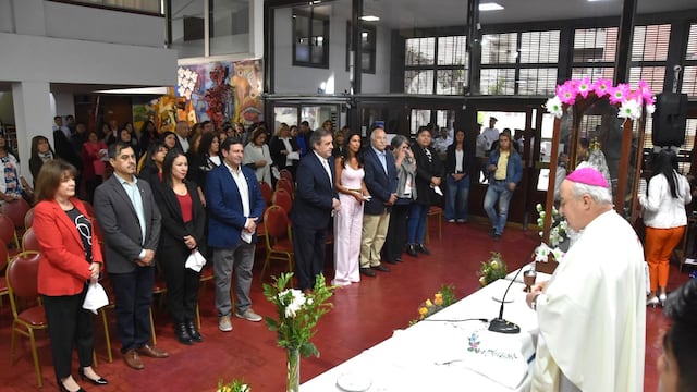 El obispo de Jujuy, Daniel Fernández, ofició la santa misa en el hall de la Legislatura, en la jornada previa a la festividad de la Virgen del Rosario de Río Blanco y Paypaya.