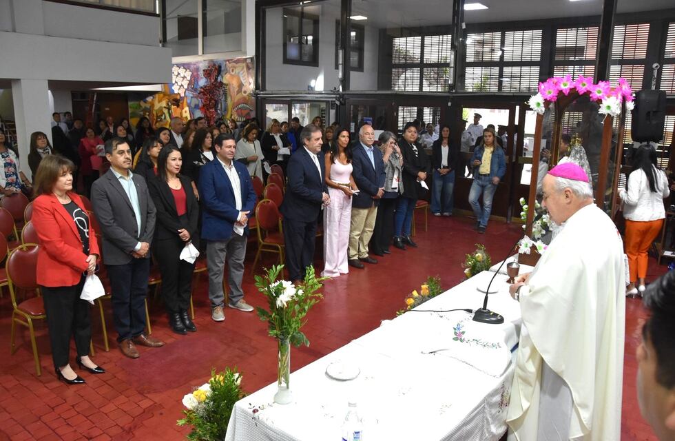 “La Virgen es madre, y como madre nos ampara, nos cuida y nos protege”, dijo el obispo Fernández