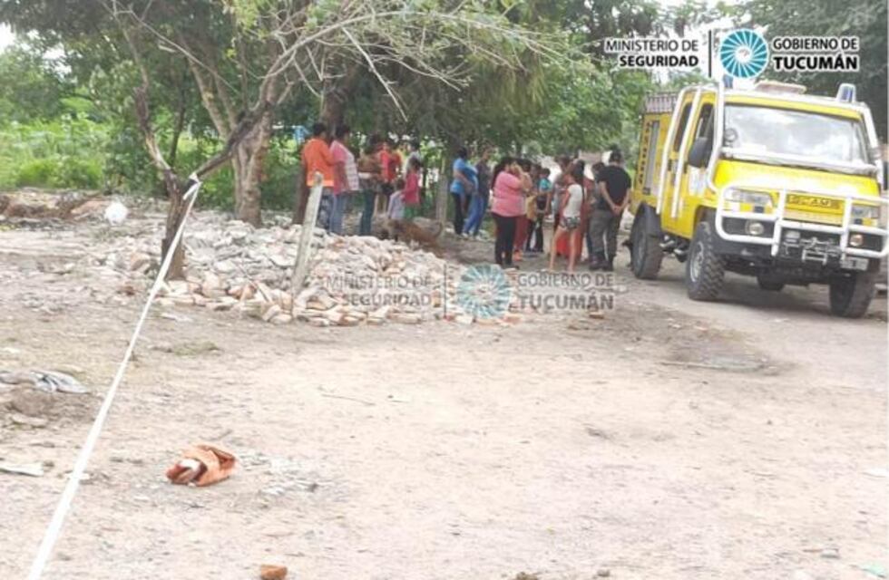 Tres casas cayeron debido al derrumbe en la zona de La Costanera