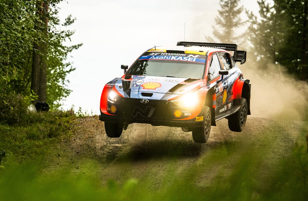 Rally Mundial: Tanak manda en Finlandia tras la primera etapa