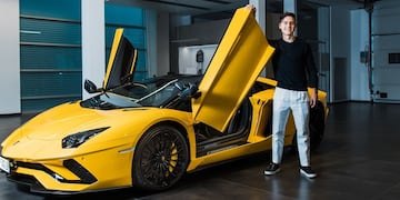 Joya. La nave que le obsequiaron a Paulo Dybala.