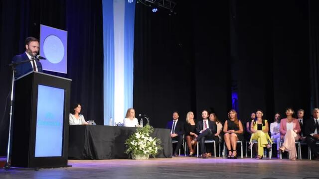 "Concordia no es una ciudad pobre, es una ciudad empobrecida", aseveró Azcué.