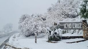 Nieve en la localidad vecina de Icho Cruz.