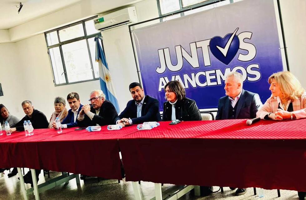 Elecciones 2023 en Santa Fe: el peronismo picó en punta con la foto de unidad
