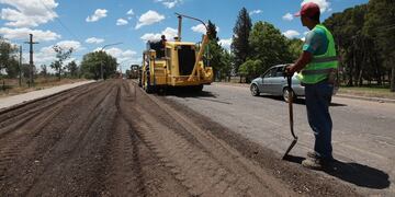 Levantan el pavimento en avenida Balloffet entre los dos puentes para comenzar con el reasfaltado.