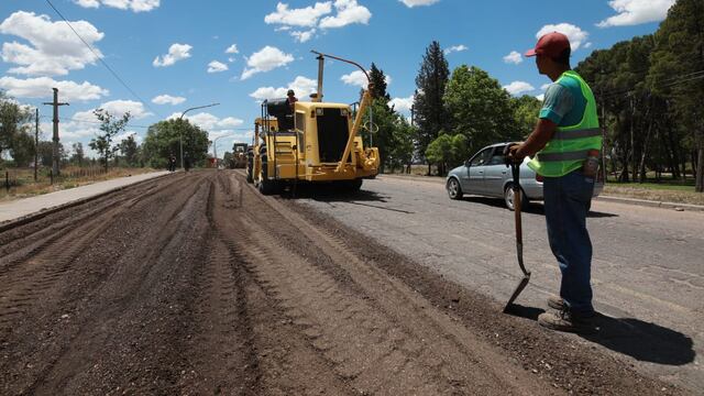 Levantan el pavimento en avenida Balloffet entre los dos puentes para comenzar con el reasfaltado.