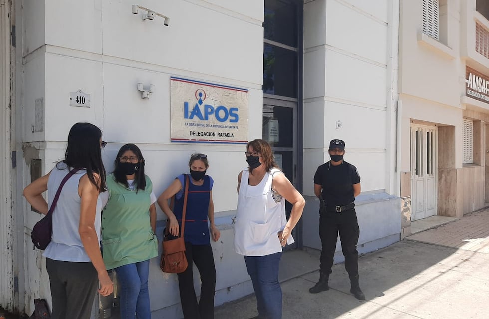 Afiliados al IAPOS no fueron recibidos y van a Defensoría del Pueblo