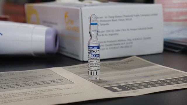 Se recibieron un total de 560 dosis, 200 de ellas fueron aplicadas en geriátricos y el restante se comenzaron a aplicar este martes.