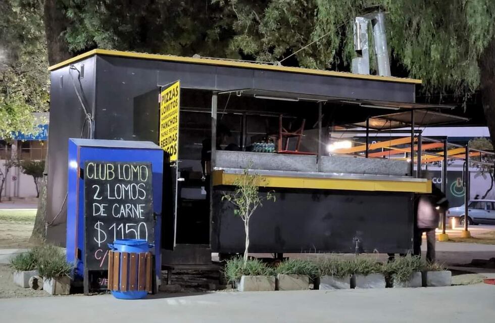 Se instalaron los primeros food trucks en el Parque Romero en Arroyito