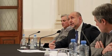 El gobernador Omar Perotti habló por videoconferencia para avanzar en el decreto que regulará las salidas\u002E (@omarperotti)