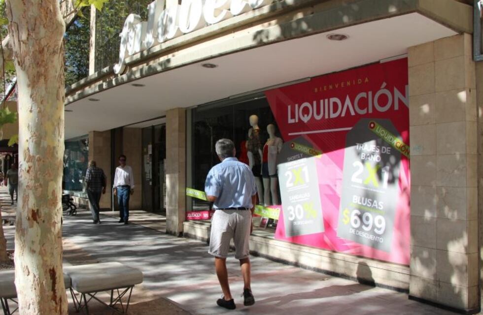 Rebajas de verano: los comercios ofrecen 2x1 y descuentos del 70%