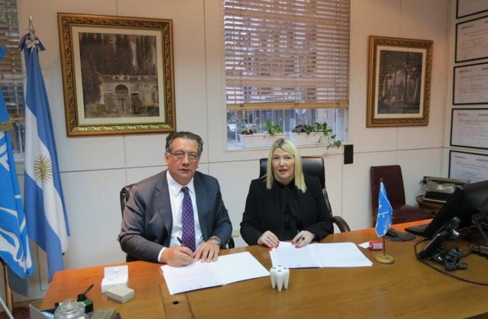 Bertone suscribió un convenio para la llegada de un trailer odontológico a la Provincia