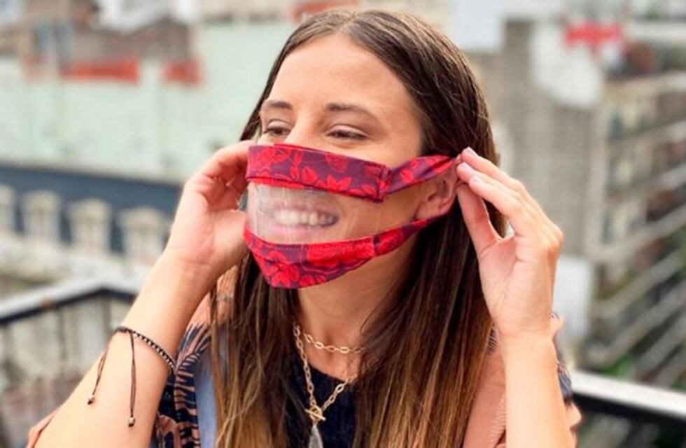 Una pampeana diseña y confecciona cubrebocas transparentes para hipoacúsicos