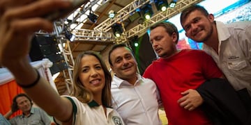 El gobernador Oscar Herrera Ahuad en la Fiesta del Ananá de Colonia Aurora\u002E (Gobierno de Misiones)