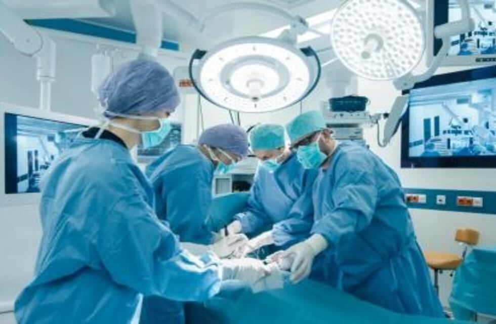 Médico entrerriano trasplantó el dedo de un pie en la mano de un niño de siete años