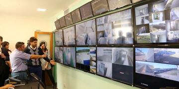 Pullaro inauguró el nuevo Centro de Monitoreo de Piñero y entregó equipamiento al Servicio Penitenciario