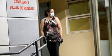 A woman wearing a face mask leaves Hospital Cosme Argerich, after the first fatality from coronavirus in Latin America was confirmed, in Buenos Aires, Argentina March 7, 2020\u002E REUTERS/ Mariana Greif