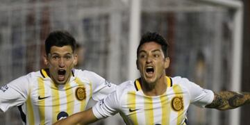 Fernando Zampedri convirtió el gol del triunfo canalla ante Godoy Cruz\u002E (Juan José García)