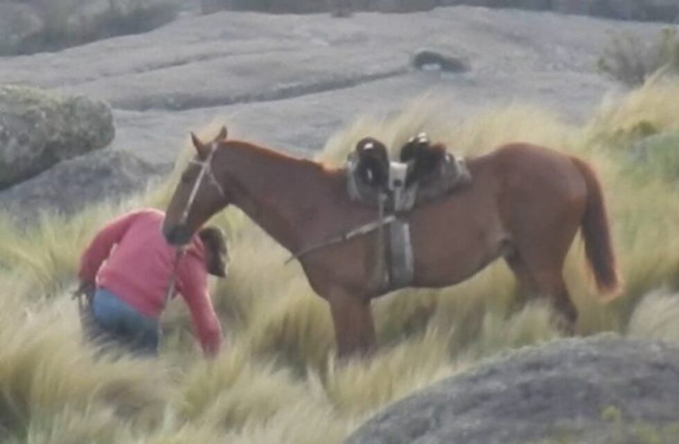 Un fotógrafo cordobés filmó cómo tres personas iniciaban un incendio en Los Gigantes