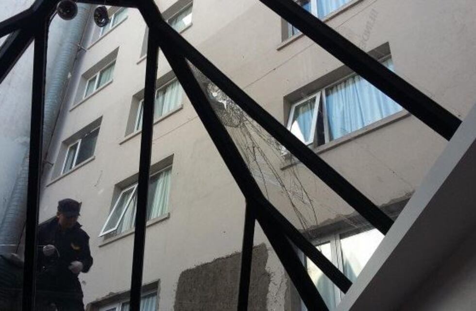 Un estudiante cayó del cuarto piso de un hotel durante su viaje de egresados en Bariloche