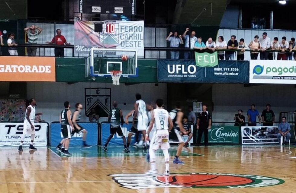 Atenas se quedó con el clásico ante Ferro en un final tremendo