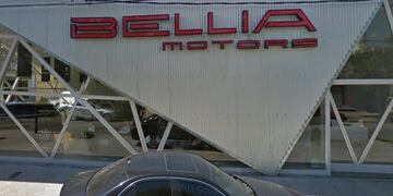 Balearon el frente de Bellia Motors