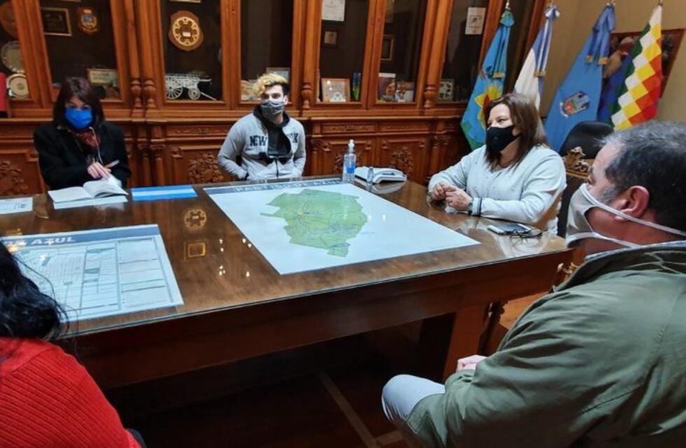 Egger recibió a representantes del CUA por la situación económica de la institución