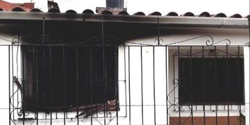 Policía rescató a una anciana de un incendio (Somos Salta)