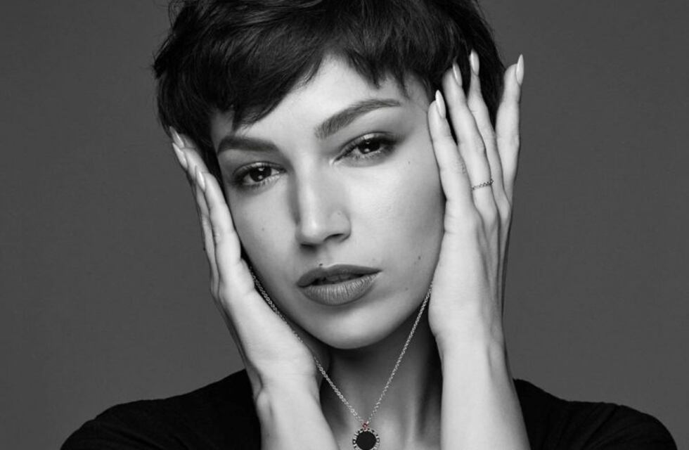 Úrsula Corberó reveló que ya no usa corpiño con una sugerente foto